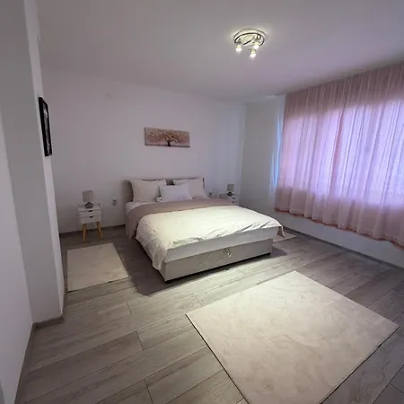 Quiet Old Town Escape Apartamento